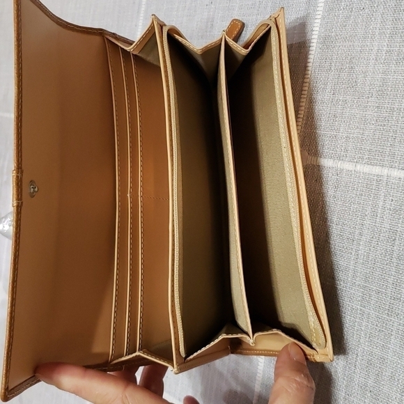 LEVENGER Accordion Wallet - Picture 8 of 14